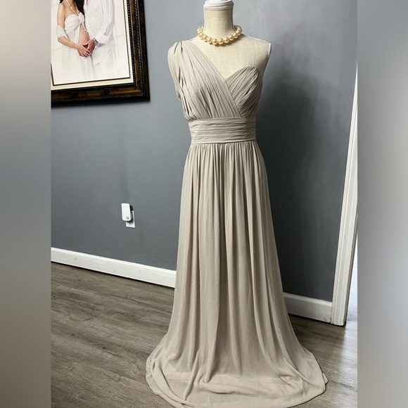 Watters and Watters Dress - Picture 2 of 12